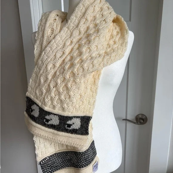 NWT! British Wool Sheep/Lamb scarf. 100% Wool Scarf. Cream - Picture 4 of 8